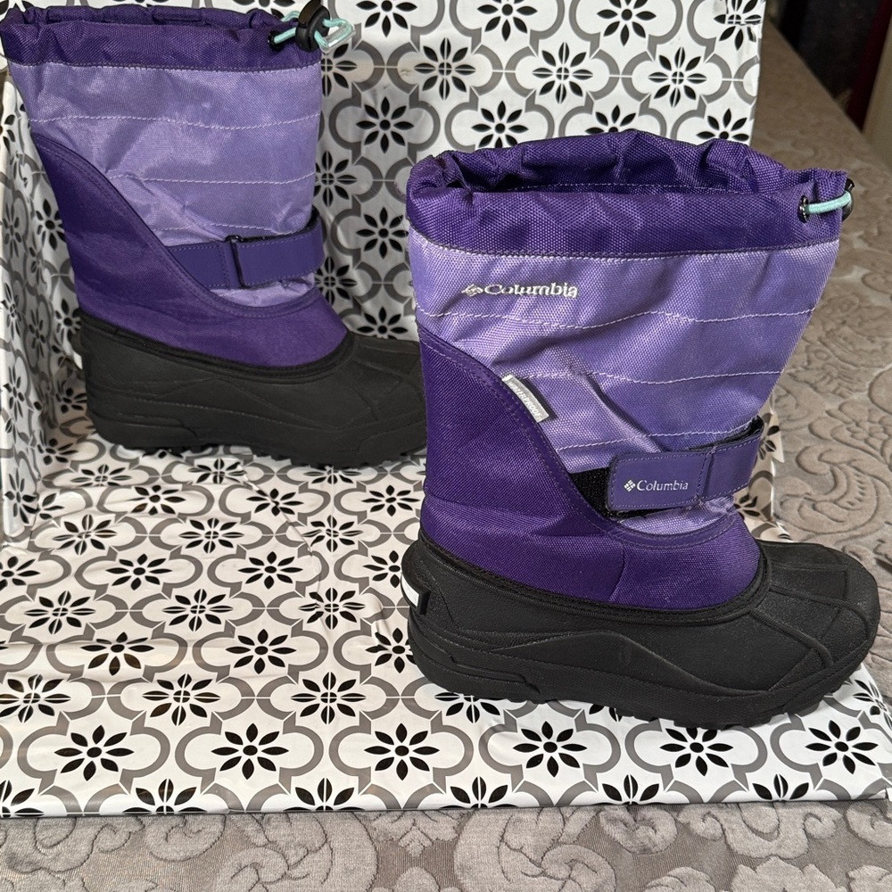 Columbia Kids' Violet and Black winter Snow insulated Boots waterproof Sz: 2